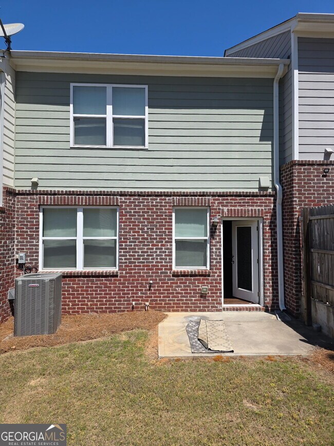 Building Photo - 1610 Larkspur Trl