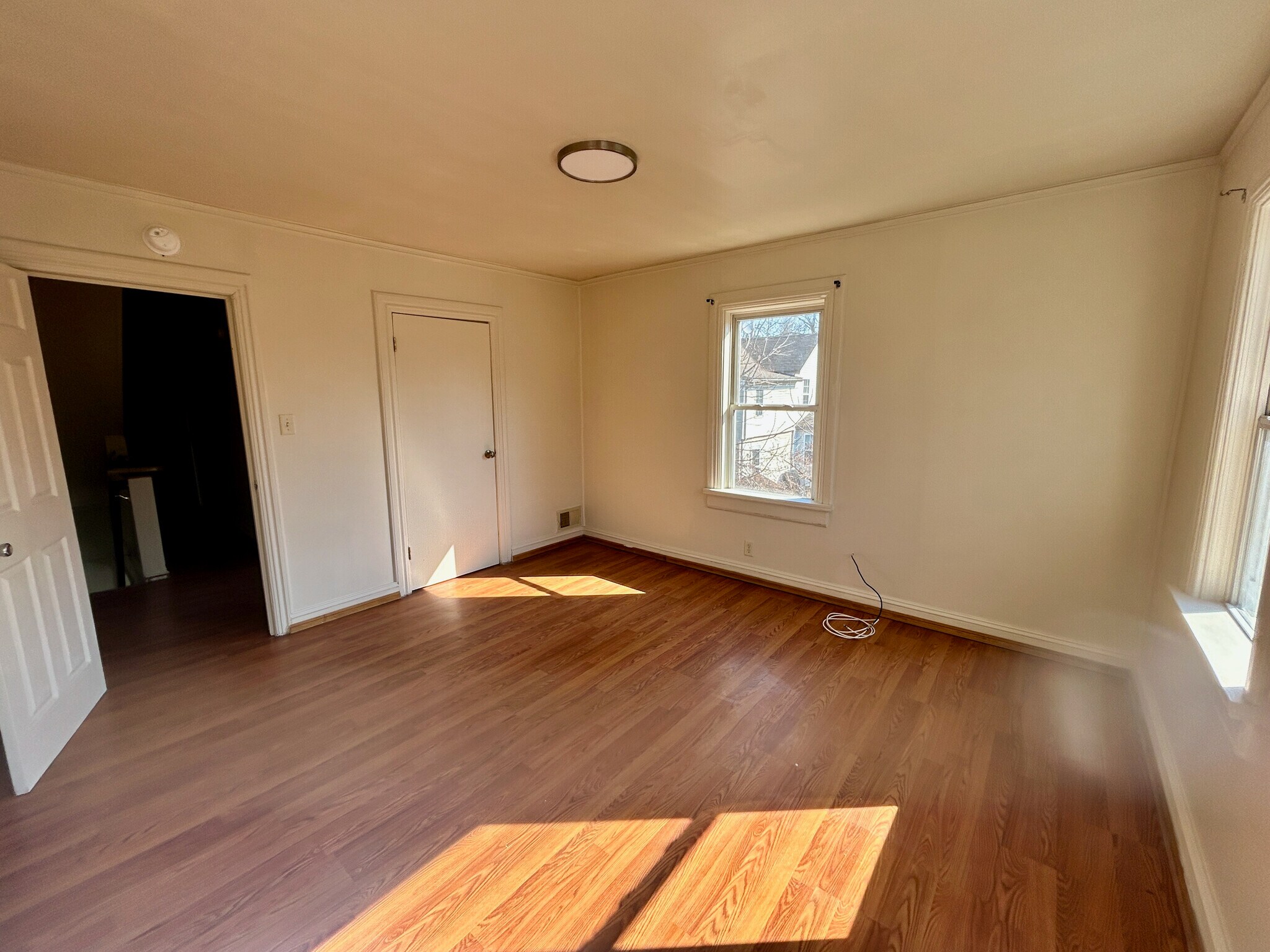 Building Photo - 389 E King St