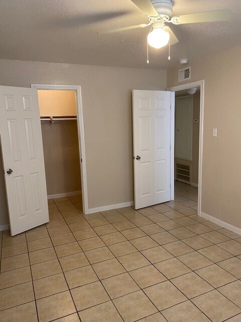 Building Photo - 3206 Lobit Dr