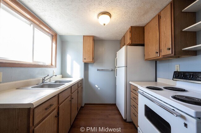 Building Photo - Charming Studio Apartment in Greenfield, I...