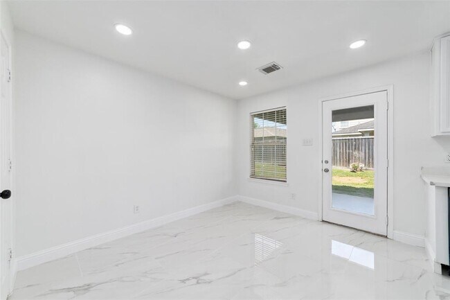 Building Photo - 13106 Cres Manor Ln