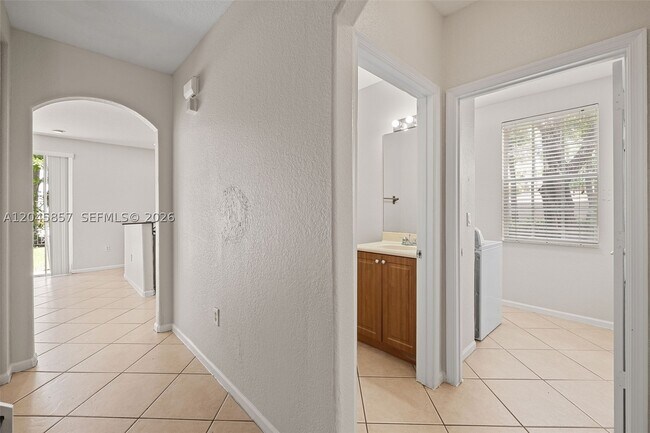 Building Photo - 8401 SW 25th Ct