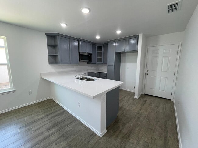Building Photo - 1525 Estudiantes Dr