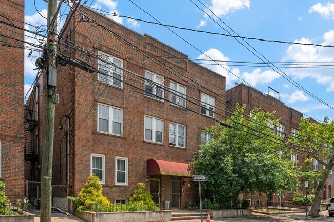 Primary Photo - 248 Clendenny Ave