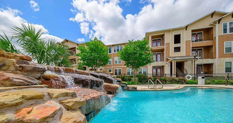 Parkway Grande Swimming Pool, San Marcos, Texas - Parkway Grande Apartment Homes