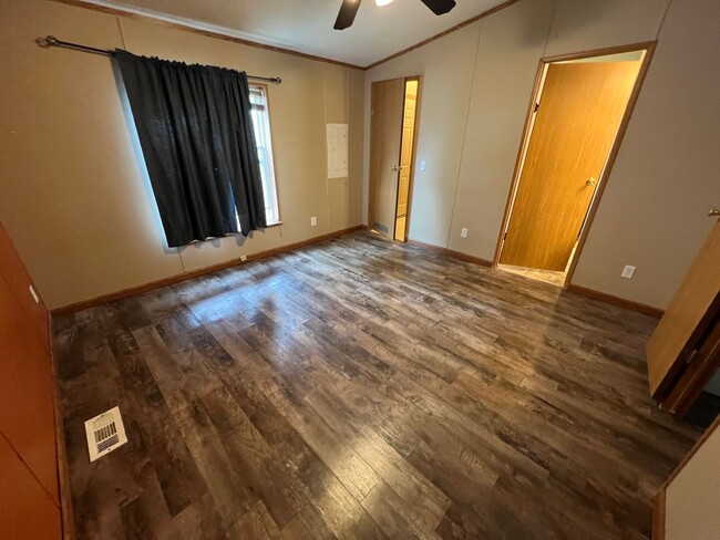 Building Photo - 3 Bedroom 2 Bath Updated Mobile Home with ...