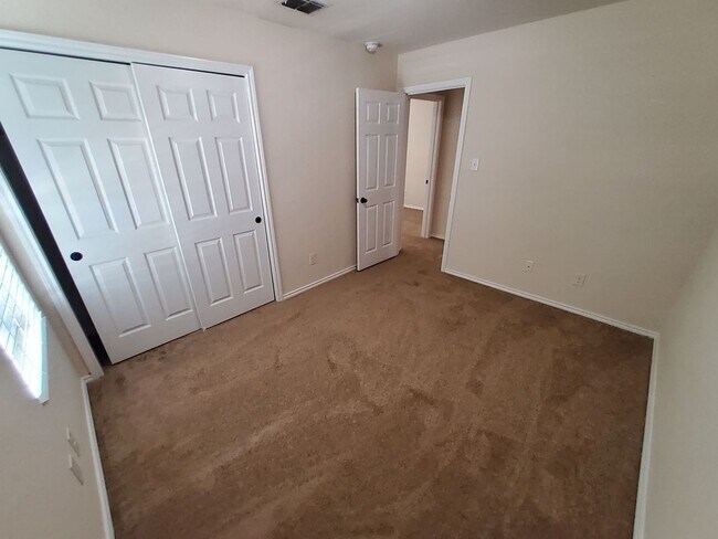 Building Photo - 8712 Vista De Nubes