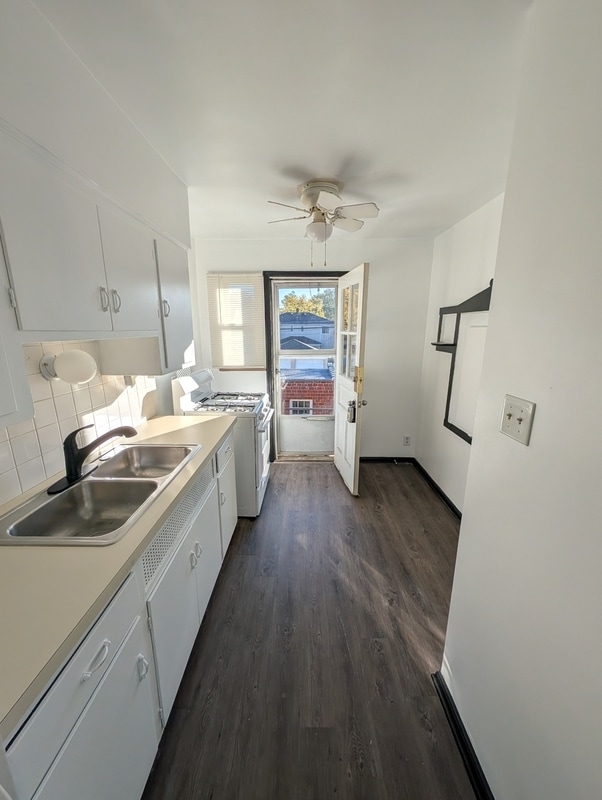 Building Photo - 722 Kenwick Rd