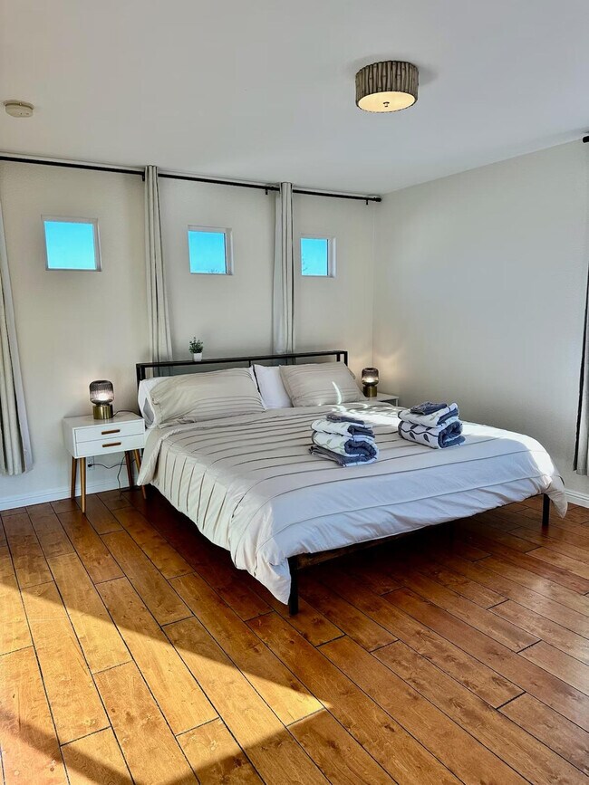 Building Photo - 6505 Skyfarm Dr