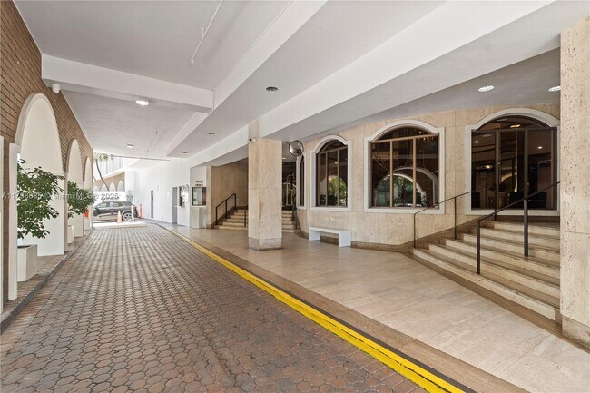 Building Photo - 6039 Collins Ave