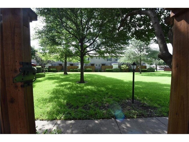 Building Photo - 6357 Oriole Dr