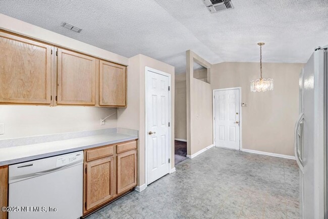 Building Photo - 12895 Bentwater Dr