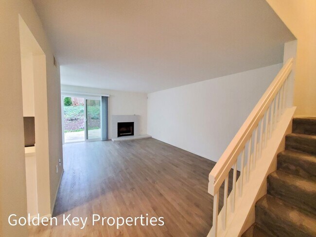 Building Photo - 2982 Lexington Cir