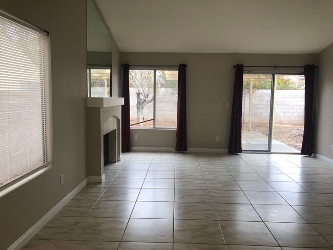 Building Photo - GORGEOUS SINGLE STORY HOME IN NORTH TOWN READY FOR YOU TO RENT !!