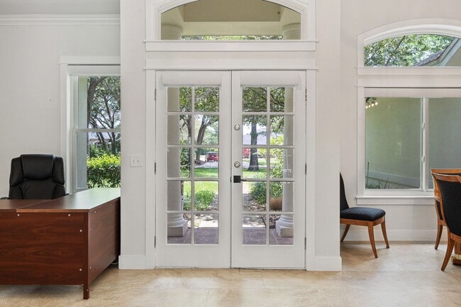 Building Photo - Beautiful 3/3 Pool Home in Gated Community W/ Lake Access