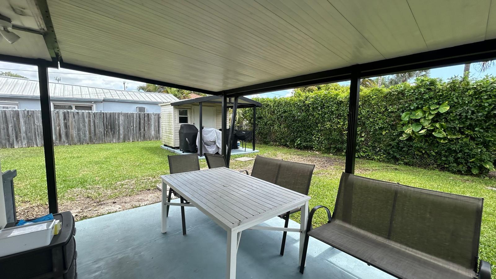 Building Photo - 6790 SW 18th St