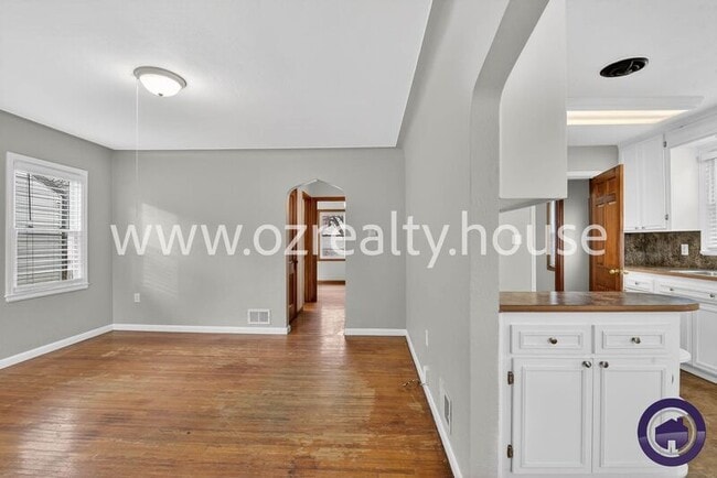 Building Photo - 110 Pasadena Blvd