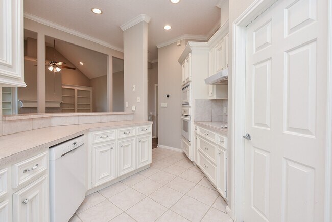 Building Photo - 11102 Waxwing St