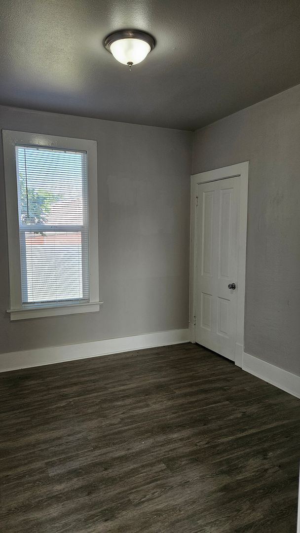 Building Photo - Super cute Duplex in Heart of Tacoma (Lower Unit)