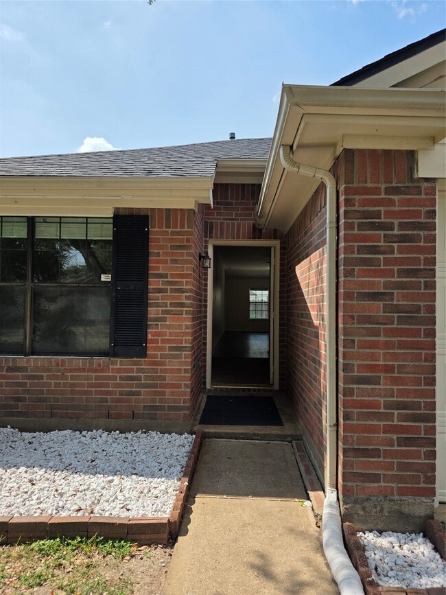 Building Photo - 16106 Darwood Ct