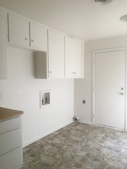 Building Photo - 45 Twining Dr