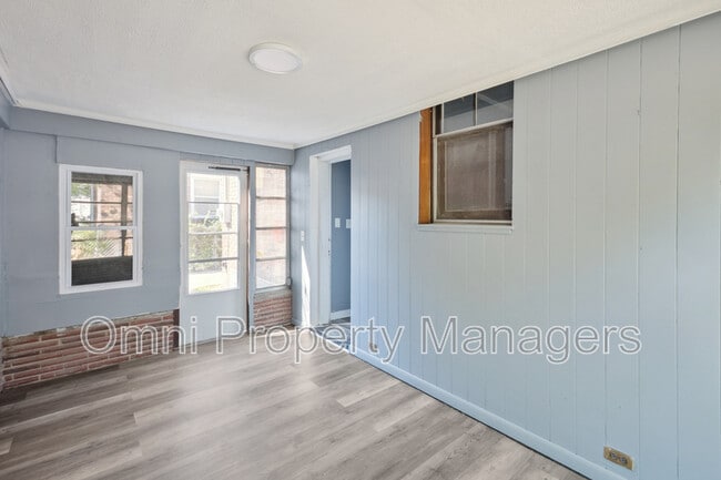 Building Photo - 10366 Roxbury St