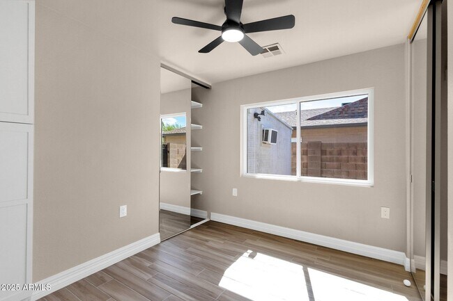 Building Photo - 4913 E Acoma Dr