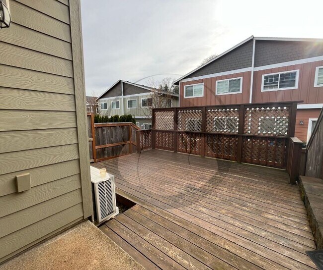 Building Photo - Great South Salem Townhouse- Move in Ready