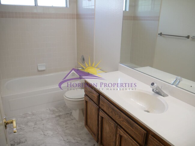 Building Photo - Unique 3 Bed 2.5 Bath 1,971sqft Single Fam...