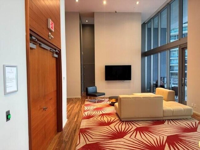 Building Photo - 1300 Brickell Bay Dr