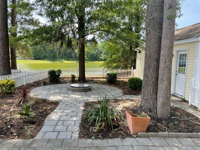 Building Photo - 8963 N Red Maple Cir