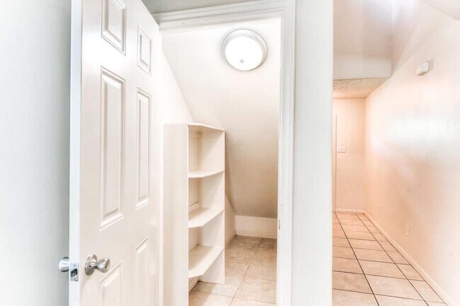 Building Photo - 213 Foster St