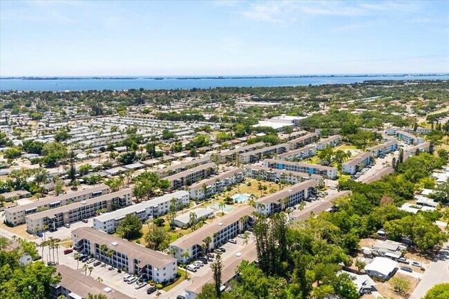 Building Photo - 2425 Flamingo Blvd