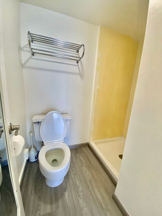 Building Photo - RENOVATED 2 bedroom, 2 bathroom at Waipuna...