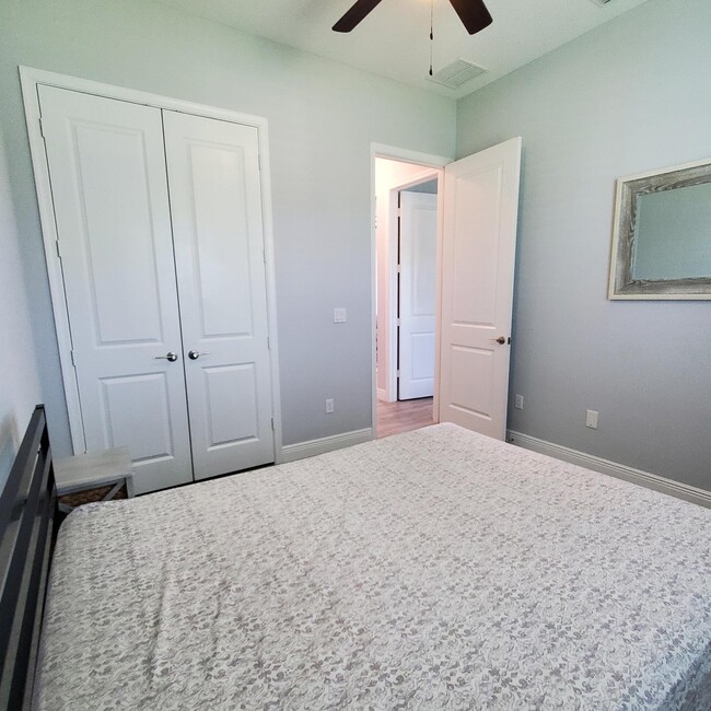 Building Photo - 2161 SE Sunflower St