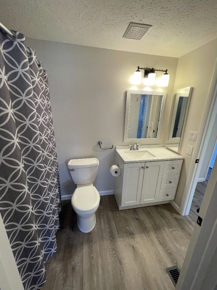 Building Photo - 231 Shady Ridge Dr