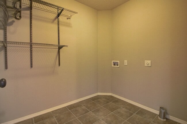 Building Photo - 3 Bedroom in Republic Schools!