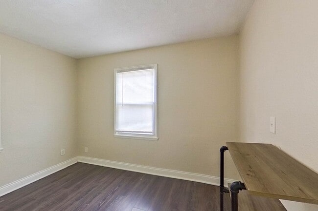 Building Photo - 3/1 Single Family Home in Linden!