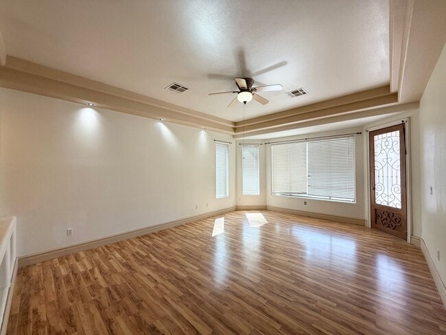 Building Photo - 5/BD 2.5/BA Spacious Home with Casita, RV ...