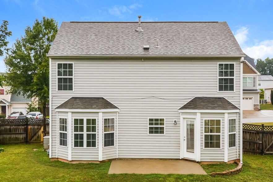Building Photo - 923 Red Oak Tree Dr