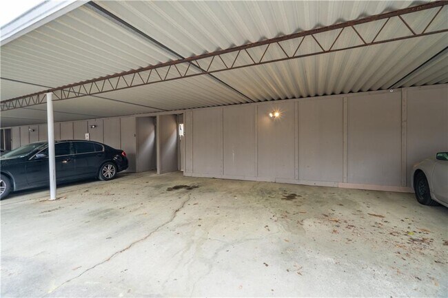 Building Photo - 330 Winding River Dr