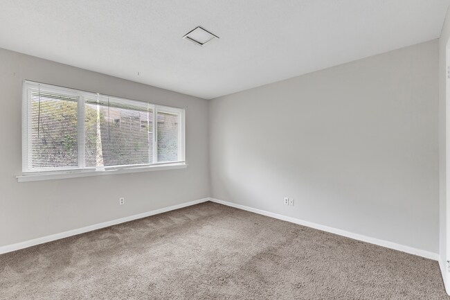 Building Photo - 2/2.5 Walking Distance to NC State
