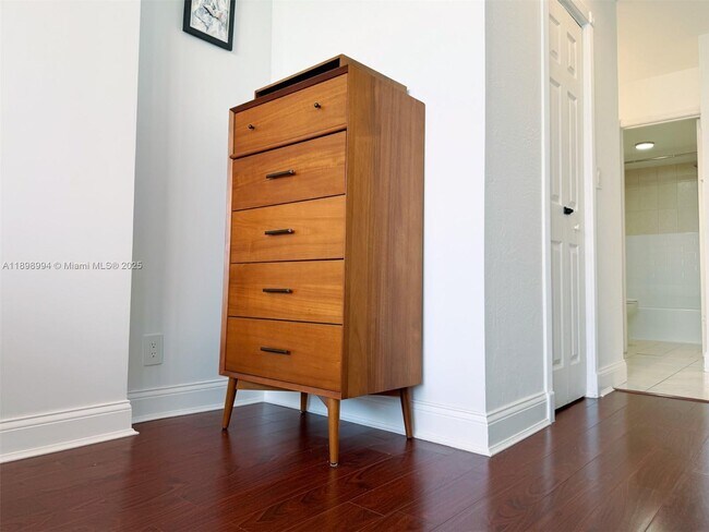 Building Photo - 2101 S Ocean Dr