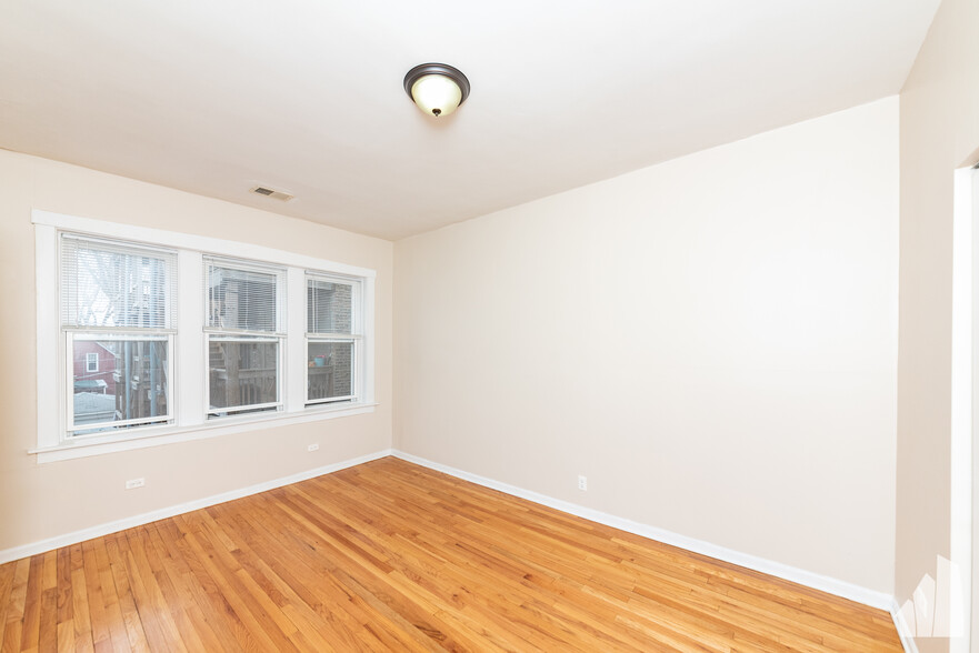 Building Photo - 4451 N Hamlin Ave
