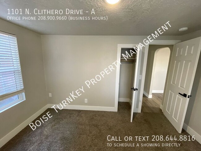 Building Photo - Beautify Updated 2 Bedroom Near Veterans Pkwy