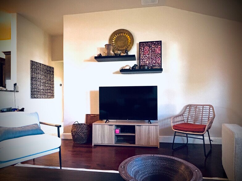 Building Photo - 2610 S Jackson Ave