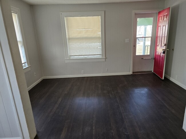 Building Photo - 11401 E 9th St S