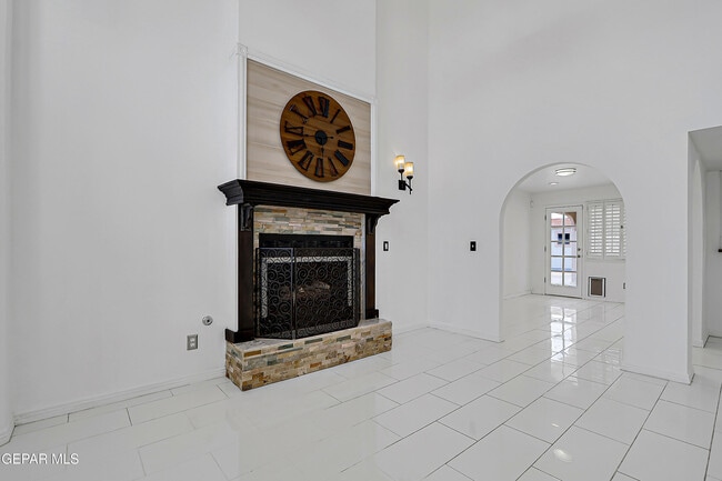 Building Photo - 6839 Pasatiempo Cir