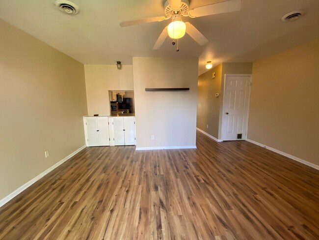 Building Photo - Charming 2 BR / 1.5 Townhome in Lancaster City Coming Soon