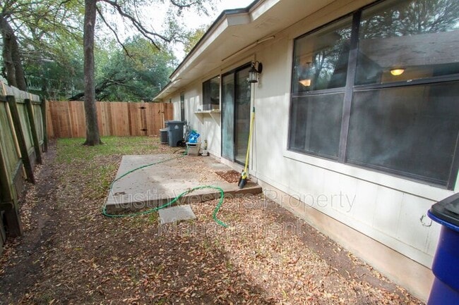 Building Photo - 6505 Columbia Oaks Ct